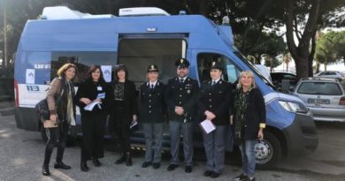 Polizia contro la violenza sulle donne