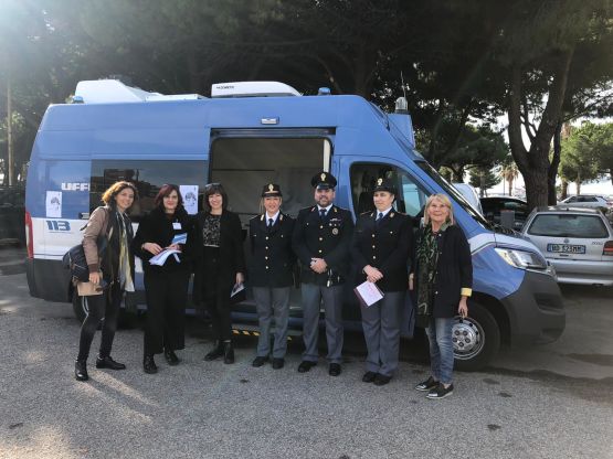 Polizia contro la violenza sulle donne