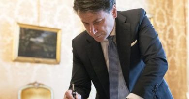 Giuseppe Conte, licenza CC-BY-NC-SA 3.0 IT