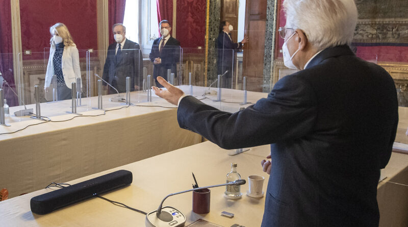 Sergio Mattarella con il Gruppo Parlamentare "Per le Autonomie (SVP-PATT, UV)" del Senato della Repubblica, Foto di Paolo Giandotti - Ufficio per la Stampa e la Comunicazione della Presidenza della Repubblica