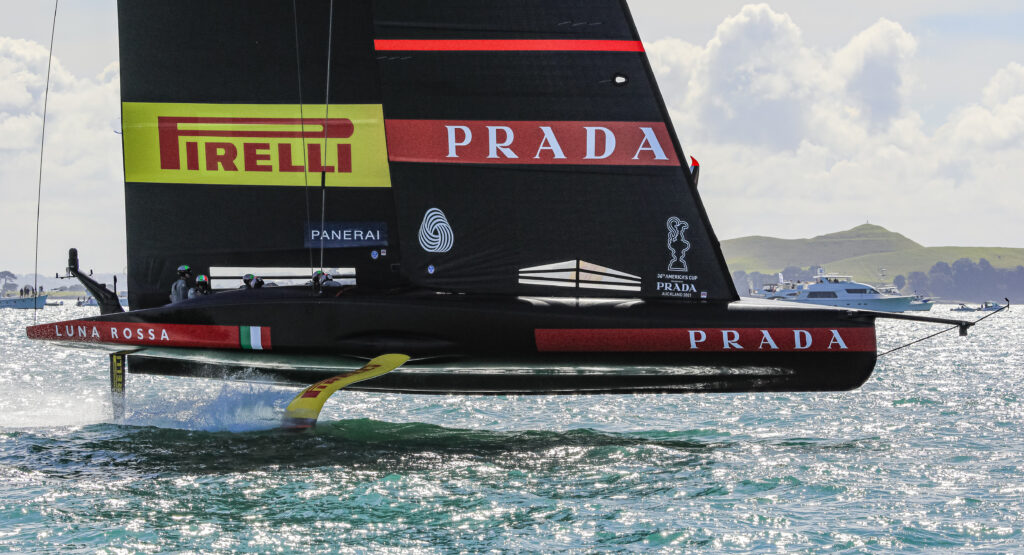 Luna Rossa Prada Pirelli, Emirates Team New Zealand, America's Cup, foto Luna Rossa Prada Pirelli