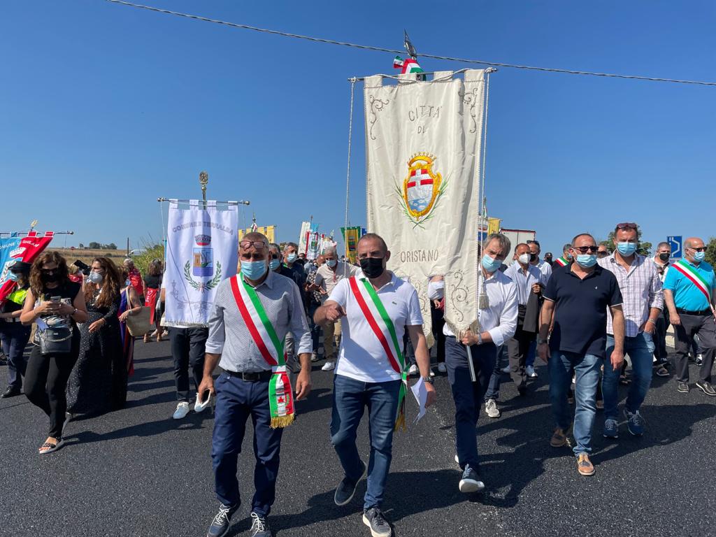 Un momento della manifestazione per la sanità sulla 131