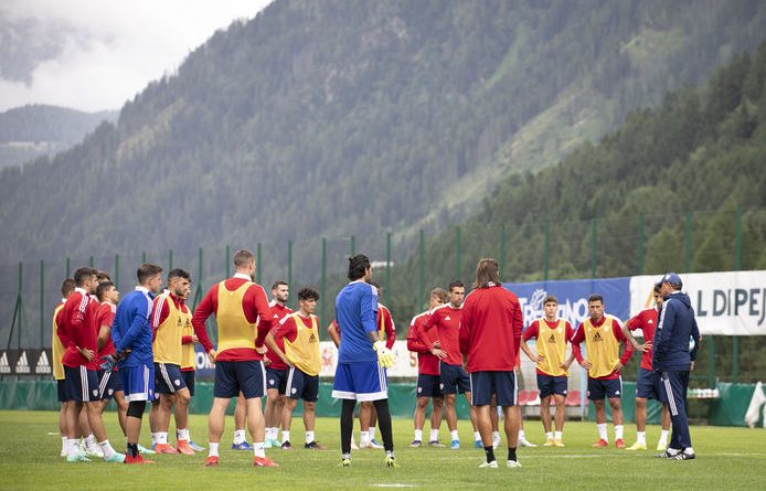 L'allenamento di gruppo, foto Cagliari Calcio / Valerio Spano