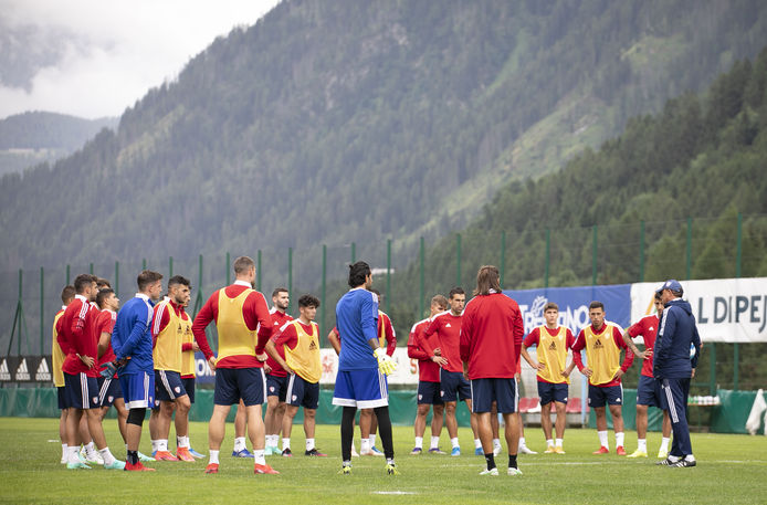 L'allenamento di gruppo, foto Cagliari Calcio / Valerio Spano