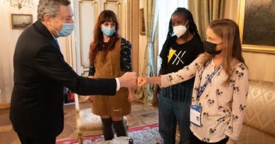 Mario Draghi incontra Greta Thunberg, Vanessa Nakate e Martina Comparelli. foto ufficio stampa Palazzo Chigi