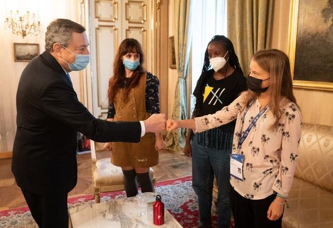 Mario Draghi incontra Greta Thunberg, Vanessa Nakate e Martina Comparelli. foto ufficio stampa Palazzo Chigi