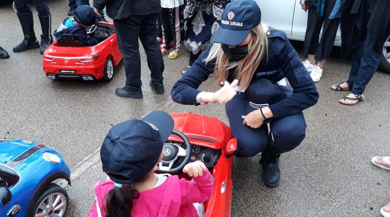 Polizia di Sassari, bambini afgani