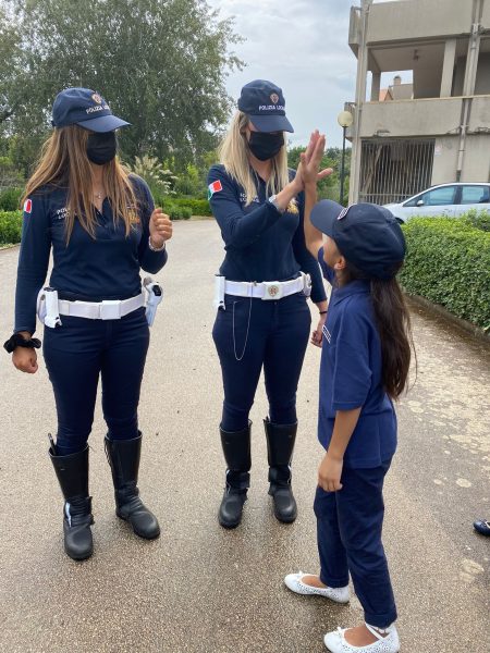 Polizia di Sassari, bambini afgani