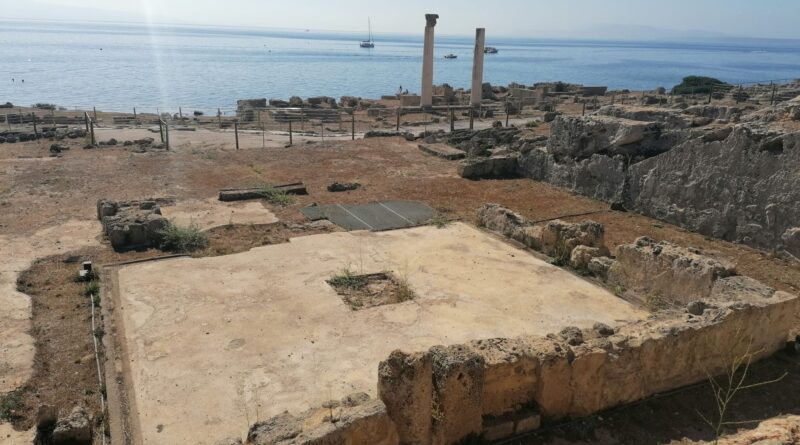 Tharros, tempio a pianta di tipo semitico o tempio a corte