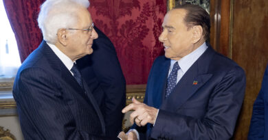 Roma - Il Presidente della Repubblica Sergio Mattarella con il Sen. Dott. Silvio BERLUSCONI, Presidente del Movimento politico “Forza Italia”, oggi 21 ottobre 2022. (Foto di Paolo Giandotti - Ufficio Stampa per la Stampa e la Comunicazione della Presidenza della Repubblica)