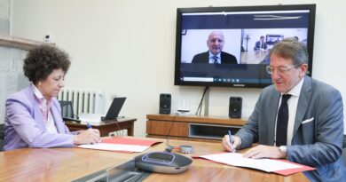 La firma del protocollo d'intesa