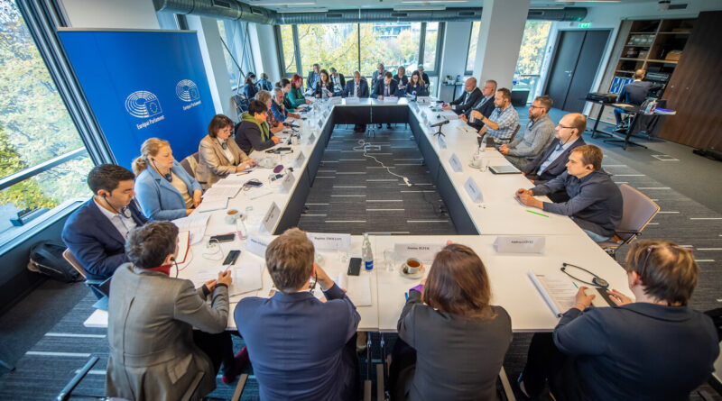 Parlamento europeo, foto FERENC ISZA Copyright European Union 2022 - Source : EP