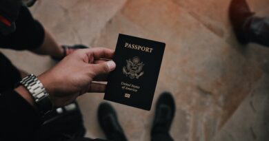 Passaporto, Foto di Levi Ventura da Unsplash