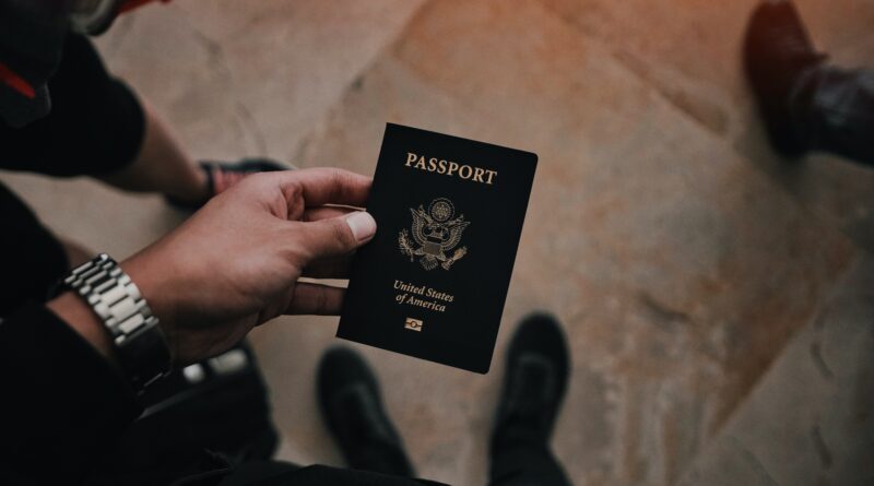 Passaporto, Foto di Levi Ventura da Unsplash