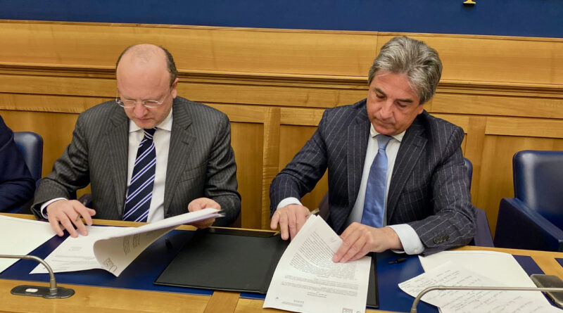 Un momento della firma del protocollo per le politiche giovanili, foto anci.it