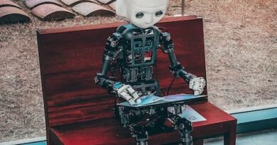 Robot, foto Andrea De Santis da unsplash.com