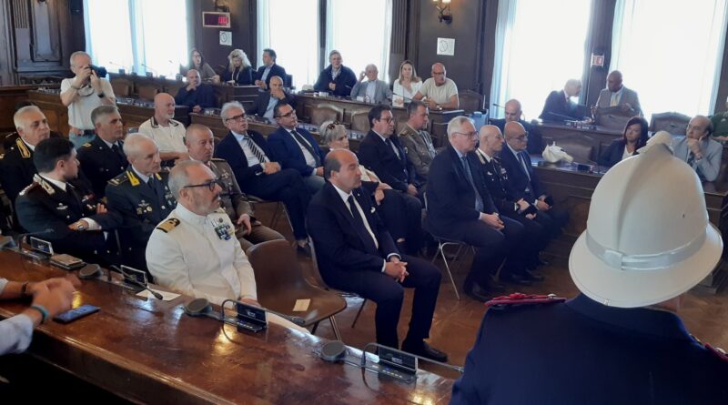 Un momento della cerimonia per Trieste liberata, nella sala comunale