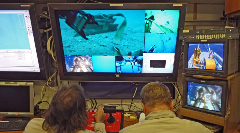 La sala di controllo della nave Hercules, foto Salvo Emma