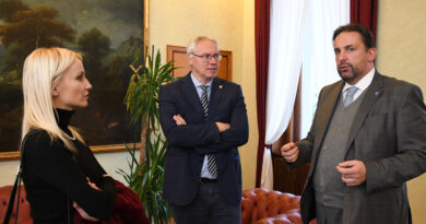 Andrea Simonella, regista, Mauro Bordin, presidente del Consiglio Regionale del Fvg e il consigliere regionale Edy Morandini (Fp)