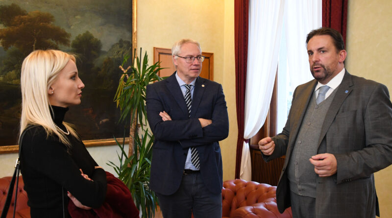 Andrea Simonella, regista, Mauro Bordin, presidente del Consiglio Regionale del Fvg e il consigliere regionale Edy Morandini (Fp)