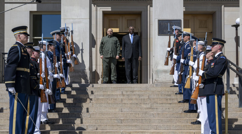 Lloyd J. Austin III, Rustem Umerov, foto Navy Petty Officer 1st Class Alexander Kubitza, DoD