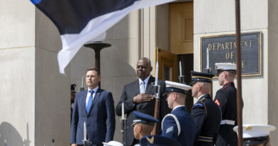 Lloyd J. Austin III, Hanno Pevkur, foto Navy Petty Officer 1st Class Alexander Kubitza